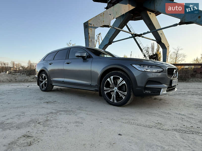 Универсал Volvo V90 Cross Country 2018 в Киеве