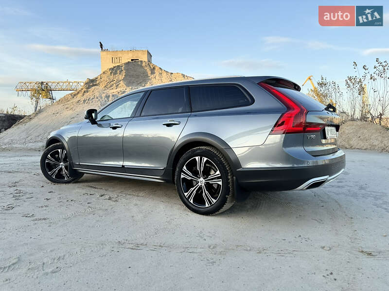 Универсал Volvo V90 Cross Country 2018 в Киеве
