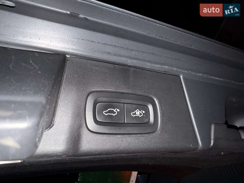 Универсал Volvo V90 Cross Country 2018 в Киеве