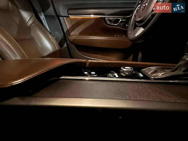 Универсал Volvo V90 Cross Country 2018 в Киеве