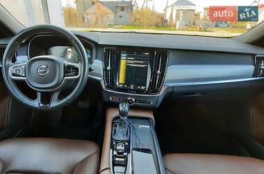 Универсал Volvo V90 2017 в Тараще