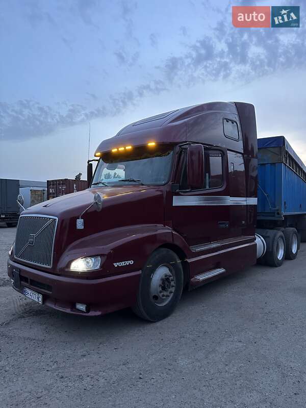 Тягач Volvo VNL 630 2002 в Одесі