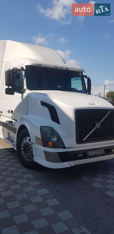 Тягач Volvo VNL 630 2005 в Києві