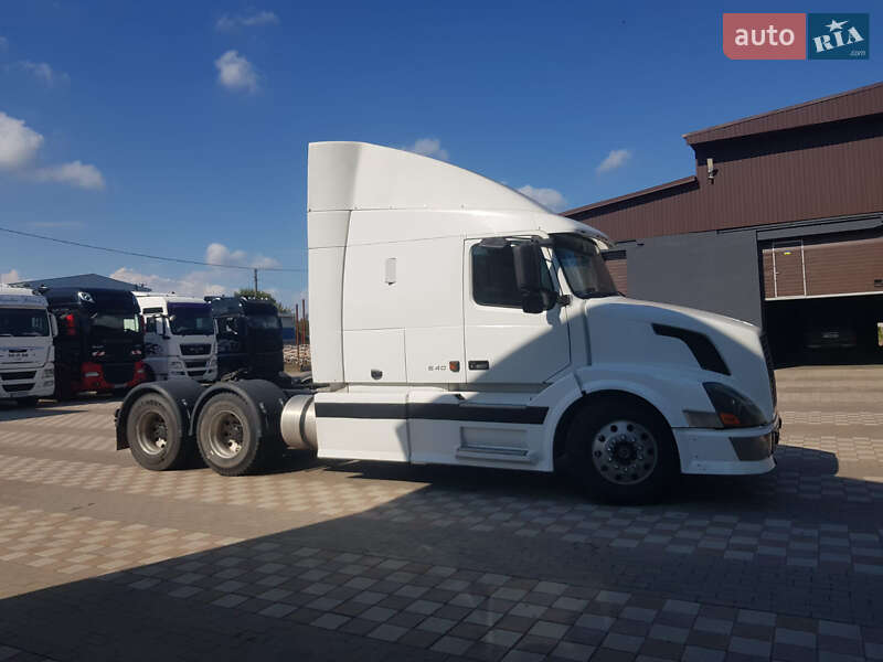 Тягач Volvo VNL 630 2005 в Києві