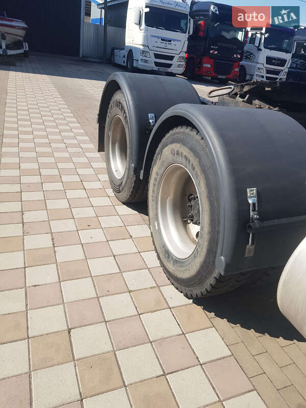 Тягач Volvo VNL 630 2005 в Києві