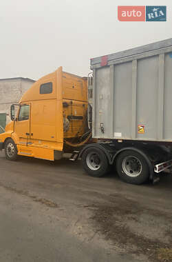 Самосвал Volvo VNL 660 2002 в 
