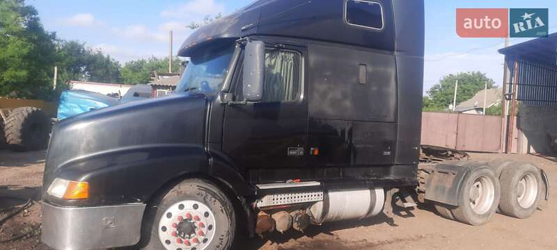 Тягач Volvo VNL 660 2001 в Одесі