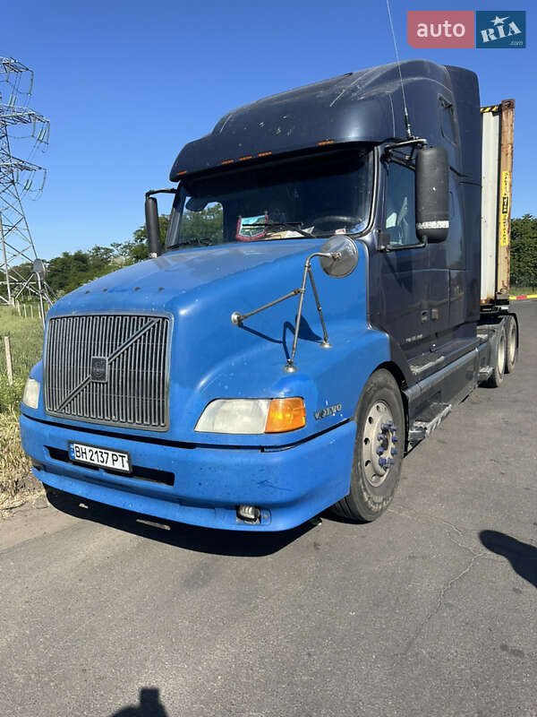 Тягач Volvo VNL 660 2003 в Одесі