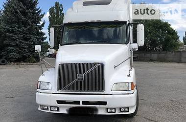 Тягач Volvo VNL 670 2001 в Одессе