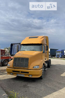 Тягач Volvo VNL 670 2002 в Черноморске