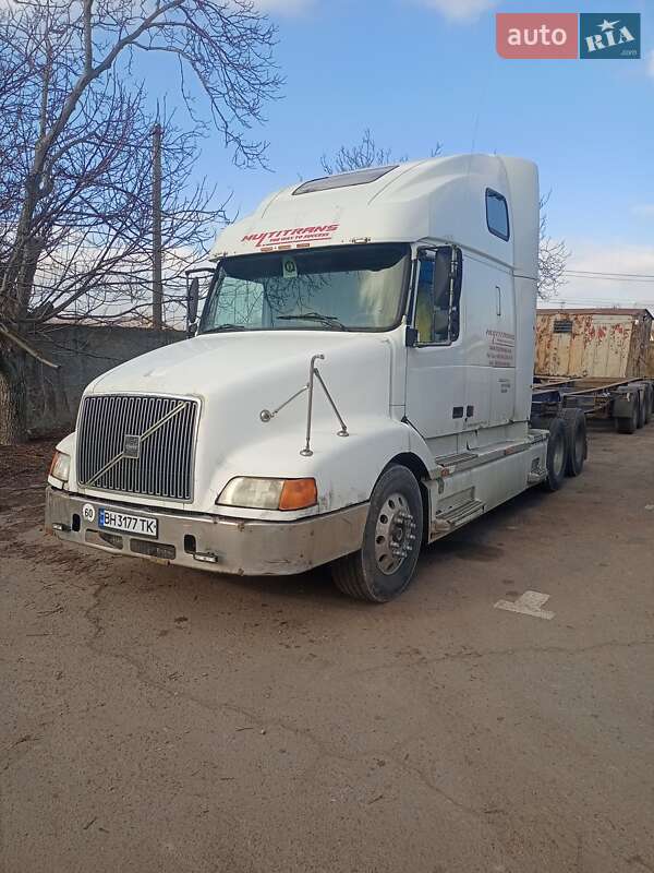 Тягач Volvo VNL 670 2003 в Одессе