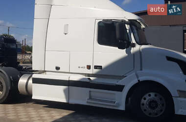Тягач Volvo VNL 670 2003 в Переяславе