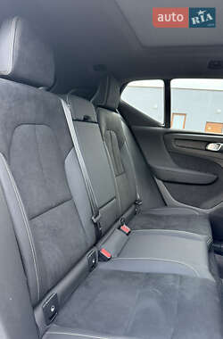 Позашляховик / Кросовер Volvo XC40 Recharge 2024 в 