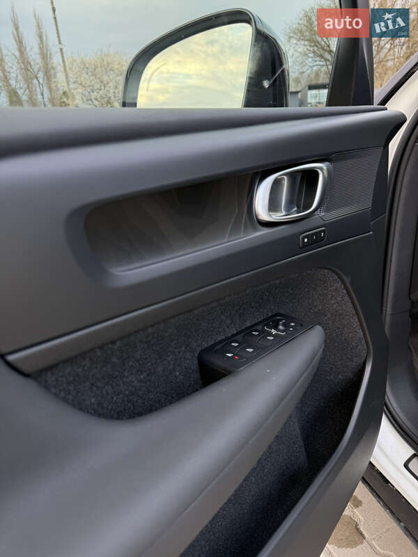 Внедорожник / Кроссовер Volvo XC40 Recharge 2024 в Ровно