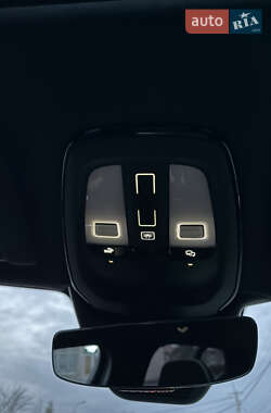 Позашляховик / Кросовер Volvo XC40 Recharge 2024 в 