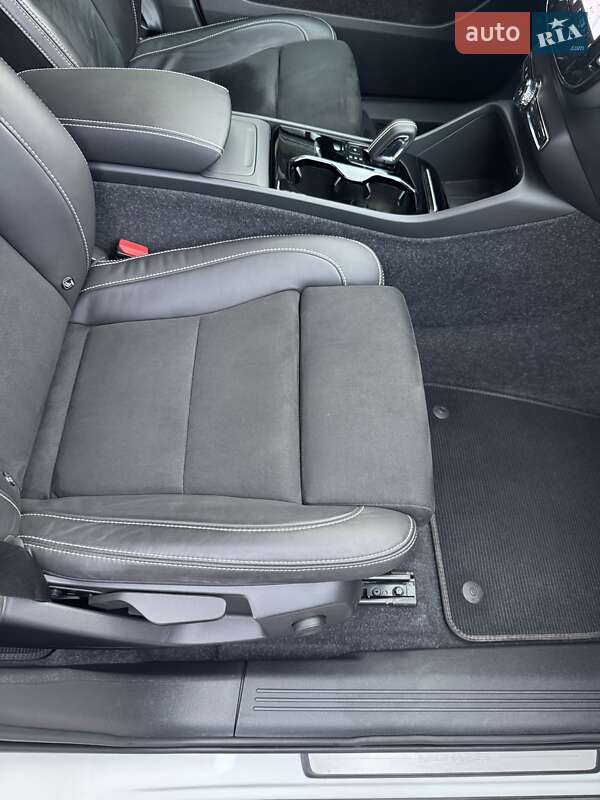 Внедорожник / Кроссовер Volvo XC40 Recharge 2021 в Киеве