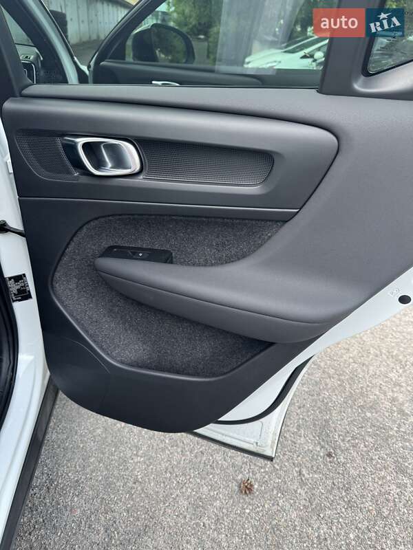 Внедорожник / Кроссовер Volvo XC40 Recharge 2021 в Киеве