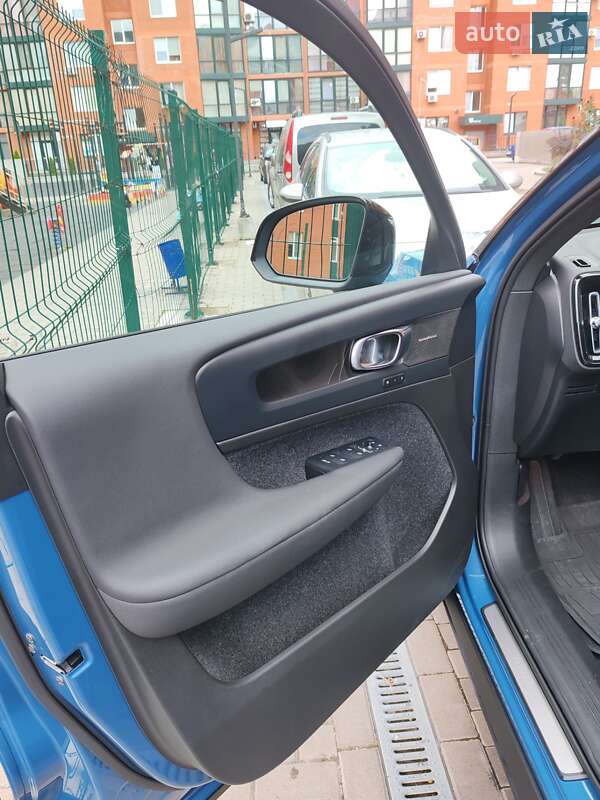 Позашляховик / Кросовер Volvo XC40 Recharge 2023 в Чернівцях
