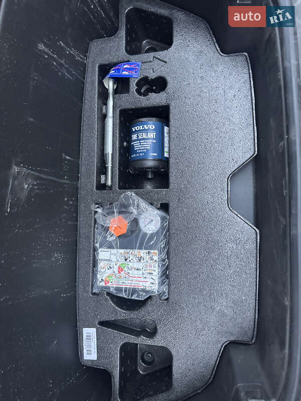 Внедорожник / Кроссовер Volvo XC40 Recharge 2022 в Ровно