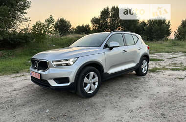 Внедорожник / Кроссовер Volvo XC40 2018 в 