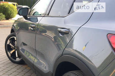 Внедорожник / Кроссовер Volvo XC40 2020 в 
