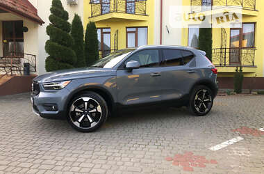 Внедорожник / Кроссовер Volvo XC40 2020 в 