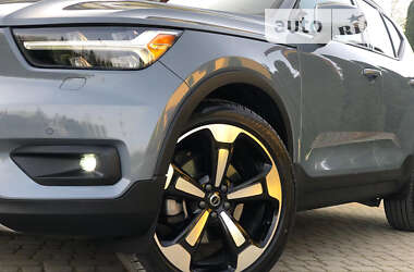 Внедорожник / Кроссовер Volvo XC40 2020 в 