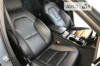 Внедорожник / Кроссовер Volvo XC40 2020 в 