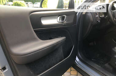 Внедорожник / Кроссовер Volvo XC40 2020 в 