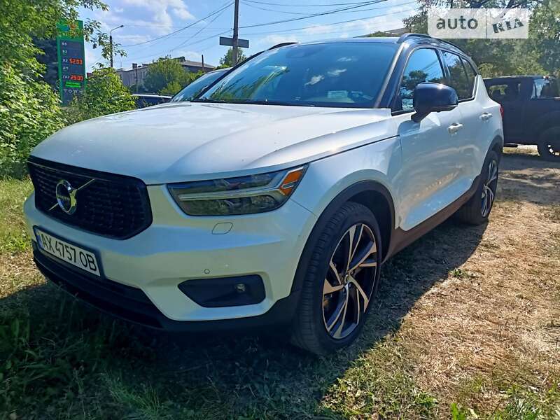 Внедорожник / Кроссовер Volvo XC40 2019 в Киеве