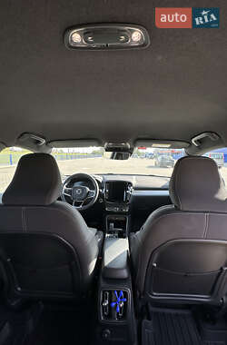 Внедорожник / Кроссовер Volvo XC40 2022 в 