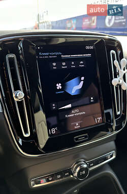 Внедорожник / Кроссовер Volvo XC40 2022 в 
