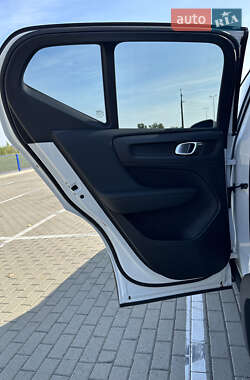 Внедорожник / Кроссовер Volvo XC40 2022 в 