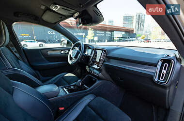 Внедорожник / Кроссовер Volvo XC40 2021 в 