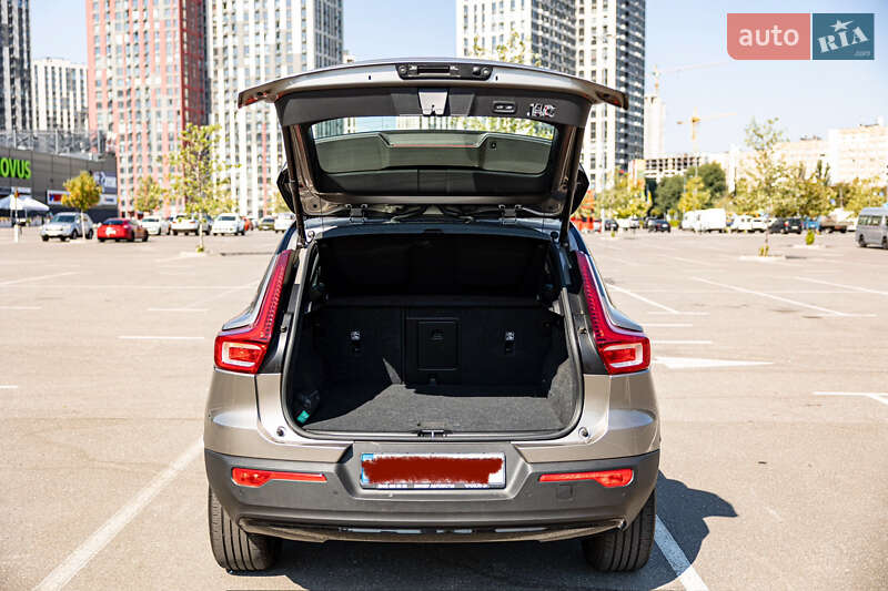Позашляховик / Кросовер Volvo XC40 2021 в Києві