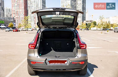 Внедорожник / Кроссовер Volvo XC40 2021 в 