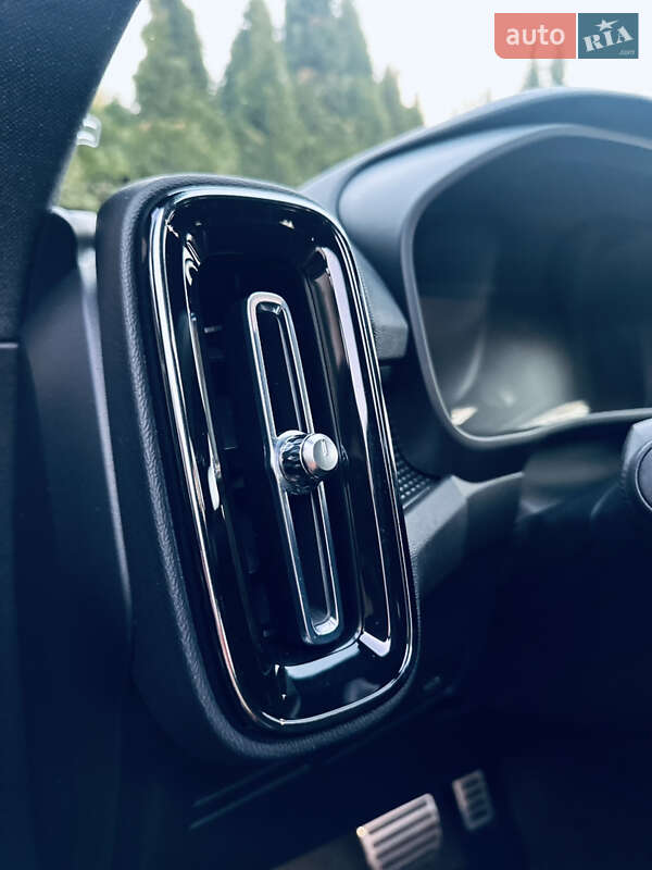 Позашляховик / Кросовер Volvo XC40 2021 в Києві