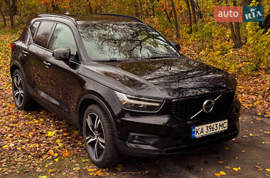 Внедорожник / Кроссовер Volvo XC40 2018 в Киеве