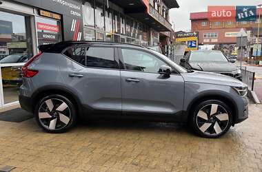 Внедорожник / Кроссовер Volvo XC40 2023 в 