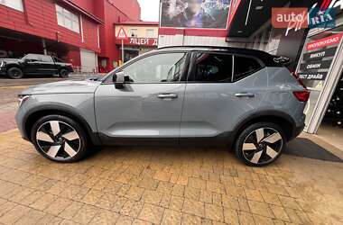 Внедорожник / Кроссовер Volvo XC40 2023 в 