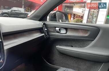 Внедорожник / Кроссовер Volvo XC40 2023 в 