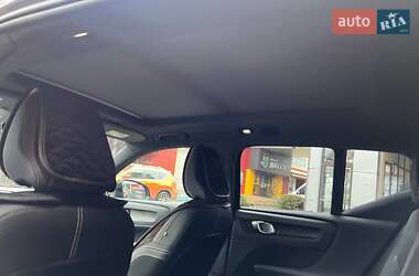 Внедорожник / Кроссовер Volvo XC40 2023 в 
