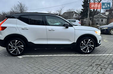 Внедорожник / Кроссовер Volvo XC40 2019 в 