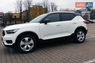 Позашляховик / Кросовер Volvo XC40 2020 в 