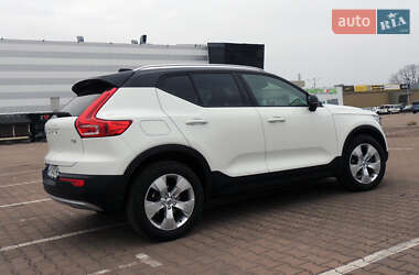 Позашляховик / Кросовер Volvo XC40 2020 в 