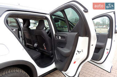 Позашляховик / Кросовер Volvo XC40 2020 в 