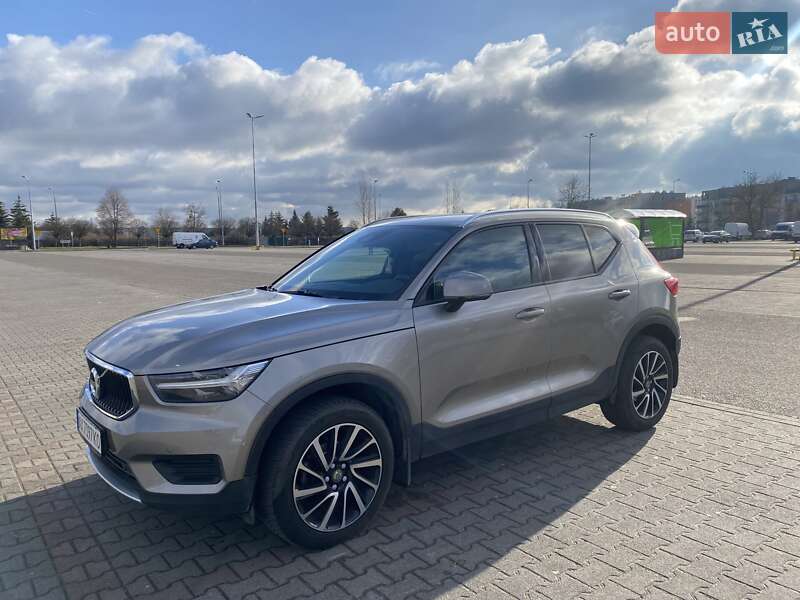Внедорожник / Кроссовер Volvo XC40 2021 в 
