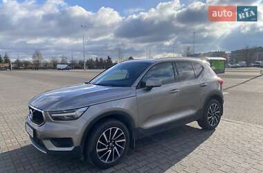 Внедорожник / Кроссовер Volvo XC40 2021 в 