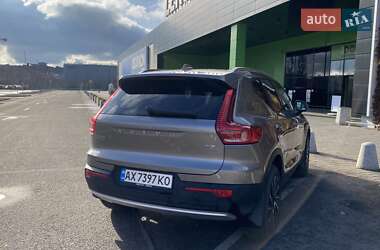 Внедорожник / Кроссовер Volvo XC40 2021 в 