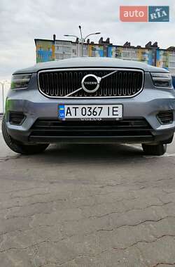 Позашляховик / Кросовер Volvo XC40 2019 в 